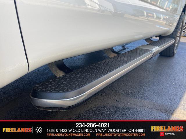 Photo of 2018 Glacier White Nissan Titan
