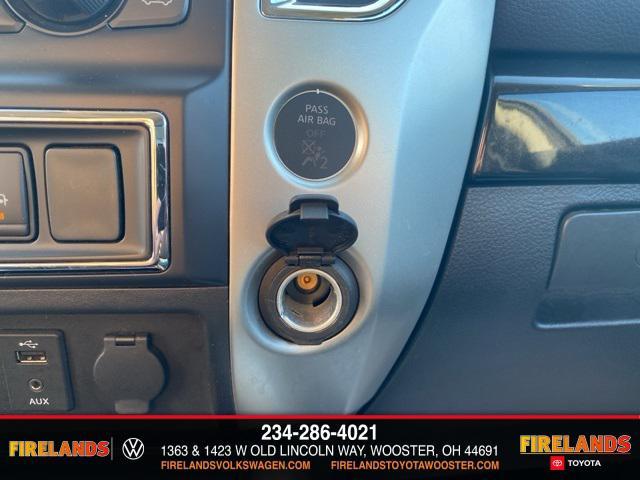 Photo of 2018 Glacier White Nissan Titan