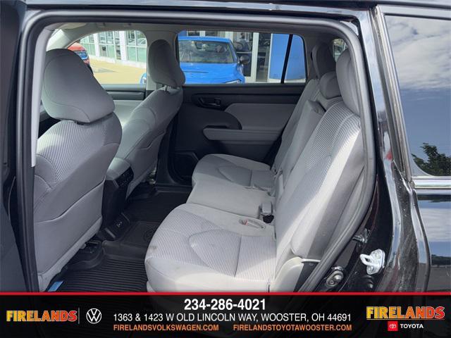 Photo of 2023 Midnight Black Metallic Toyota Highlander