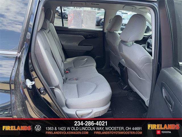 Photo of 2023 Midnight Black Metallic Toyota Highlander