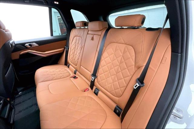 Photo of 2024 Mineral White Metallic BMW X5