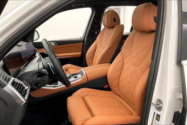 Photo of 2024 Mineral White Metallic BMW X5