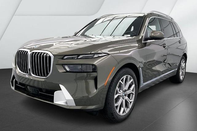 Photo of 2025 Manhattan Green Metallic BMW X7