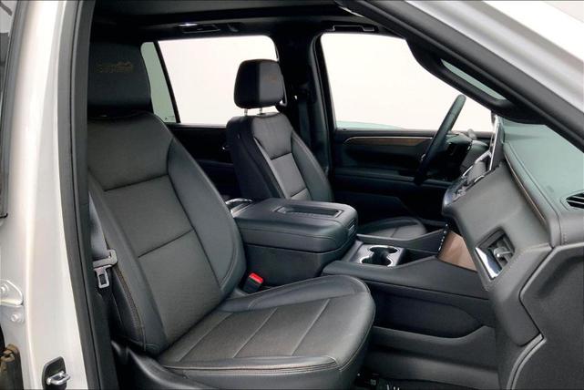 Photo of 2024 Iridescent Pearl Tricoat Chevrolet Suburban