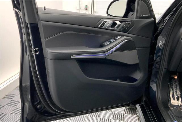 Photo of 2025 Carbon Black Metallic BMW X7
