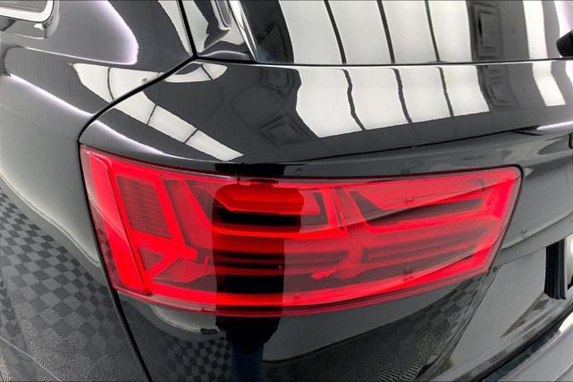 Photo of 2018 Orca Black Metallic Audi Q7
