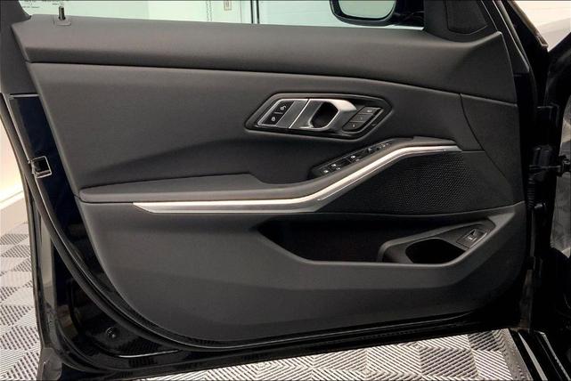 Photo of 2022 Black Sapphire Metallic BMW 330