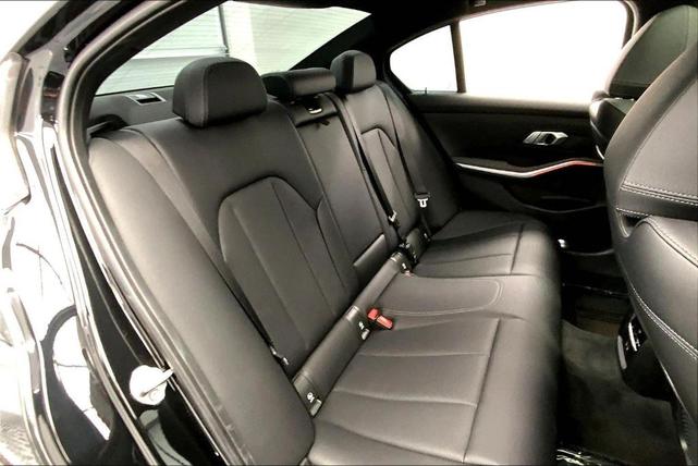 Photo of 2022 Black Sapphire Metallic BMW 330