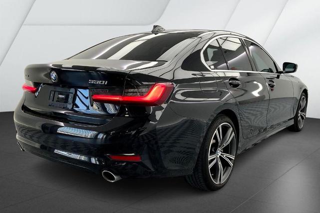 Photo of 2022 Black Sapphire Metallic BMW 330