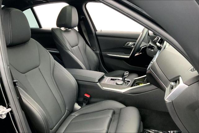 Photo of 2022 Black Sapphire Metallic BMW 330