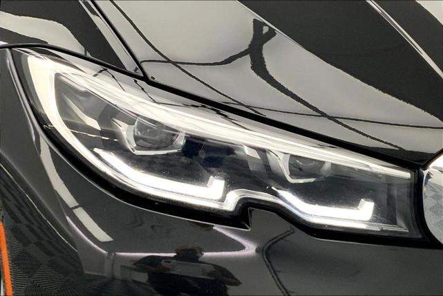 Photo of 2022 Black Sapphire Metallic BMW 330