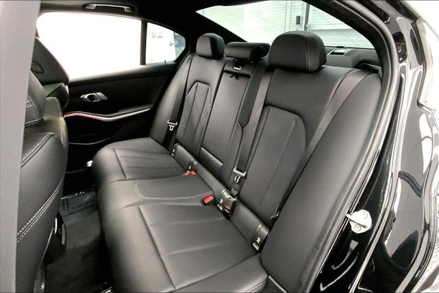 Photo of 2022 Black Sapphire Metallic BMW 330