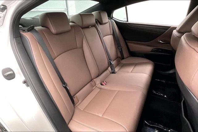 Photo of 2023 Eminent White Pearl Lexus ES 350