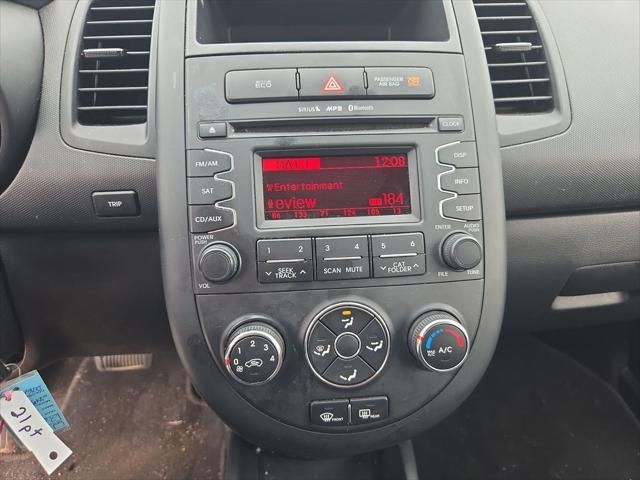 Photo of 2013 Alien Pearl Metallic Kia Soul
