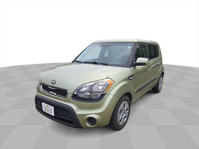Photo of 2013 Alien Pearl Metallic Kia Soul