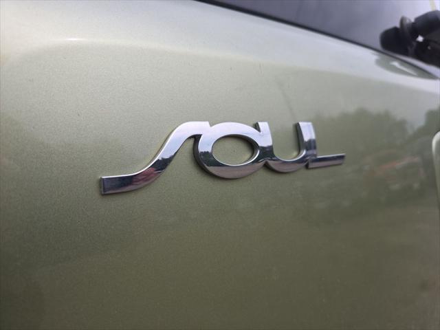 Photo of 2013 Alien Pearl Metallic Kia Soul