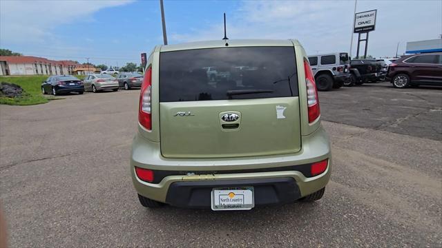 Photo of 2013 Alien Pearl Metallic Kia Soul