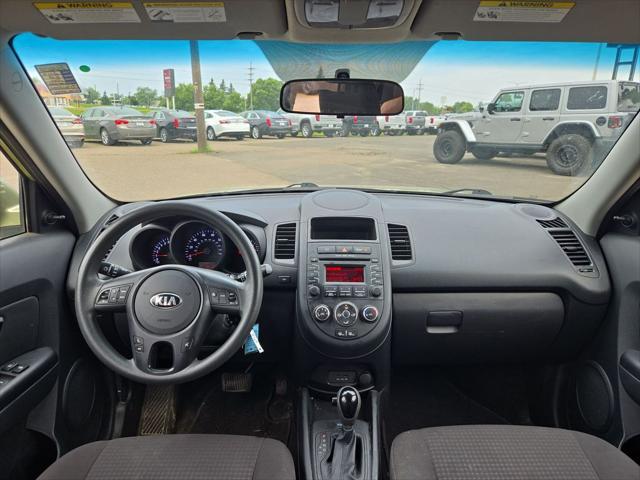 Photo of 2013 Alien Pearl Metallic Kia Soul