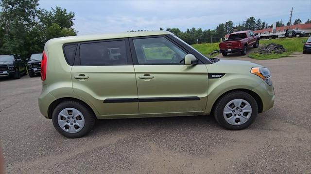 Photo of 2013 Alien Pearl Metallic Kia Soul