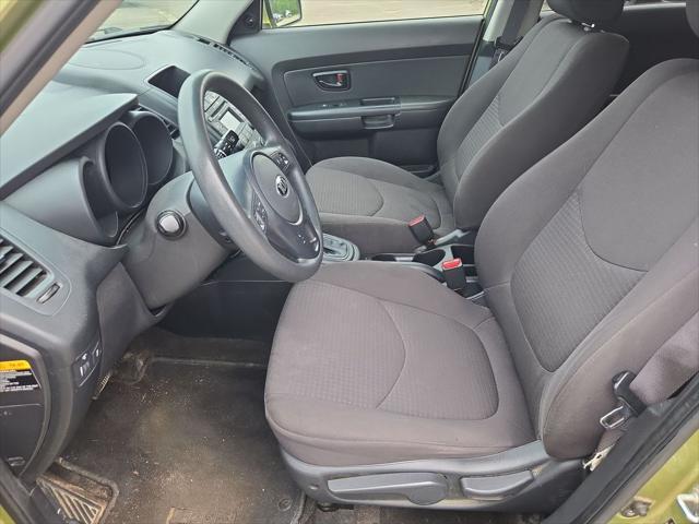 Photo of 2013 Alien Pearl Metallic Kia Soul