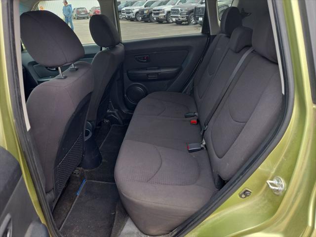 Photo of 2013 Alien Pearl Metallic Kia Soul