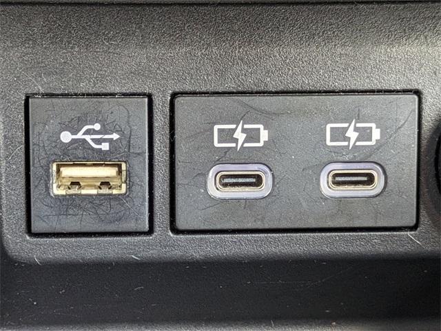 Photo of 2023 Silver Toyota Highlander