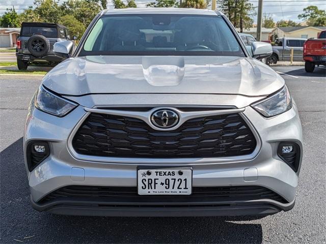 Photo of 2023 Silver Toyota Highlander