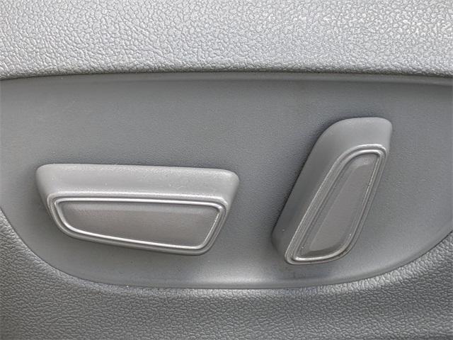 Photo of 2023 Silver Toyota Highlander