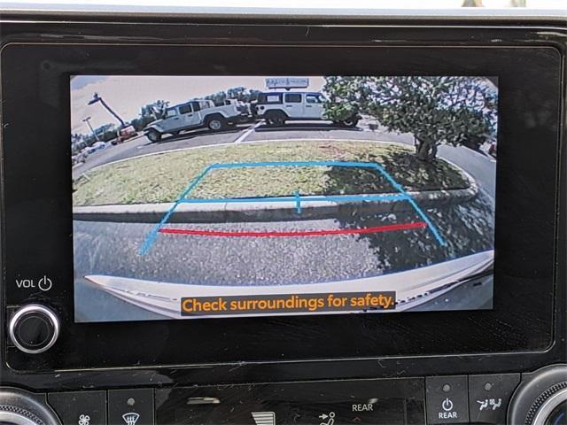 Photo of 2023 Silver Toyota Highlander