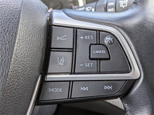 Photo of 2023 Silver Toyota Highlander