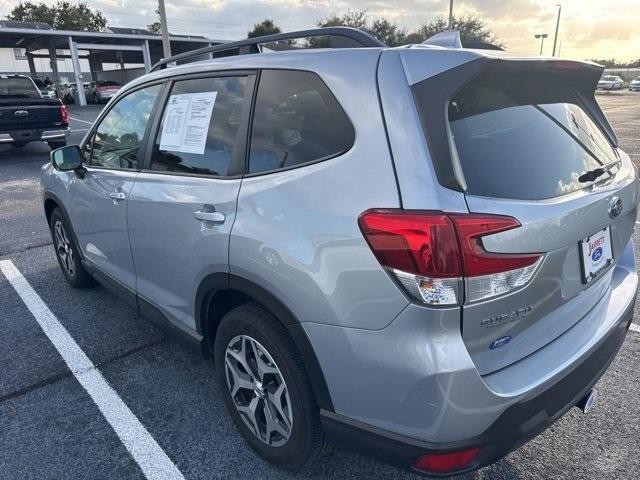 Photo of 2021 Ice Silver Metallic Subaru Forester