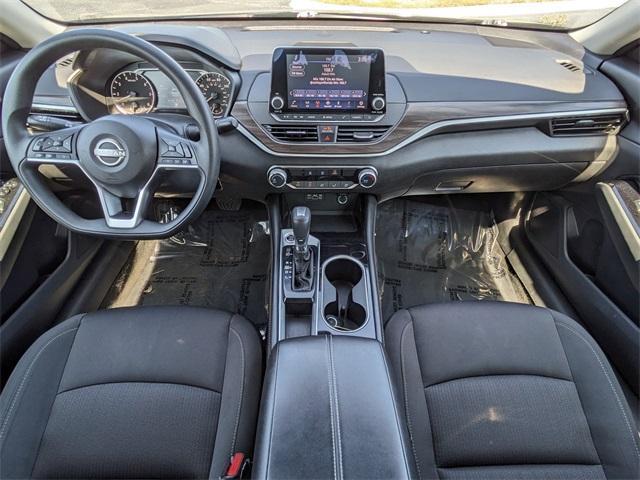 Photo of 2023 Super Black Clearcoat Nissan Altima