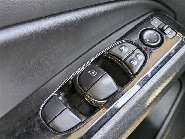 Photo of 2023 Super Black Clearcoat Nissan Altima