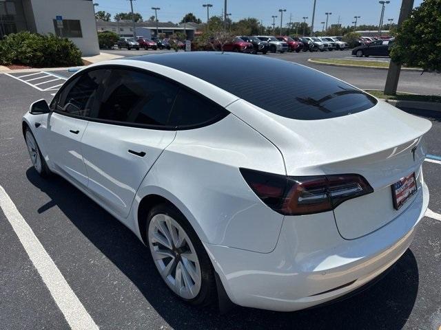 Photo of 2021 White Tesla Model 3