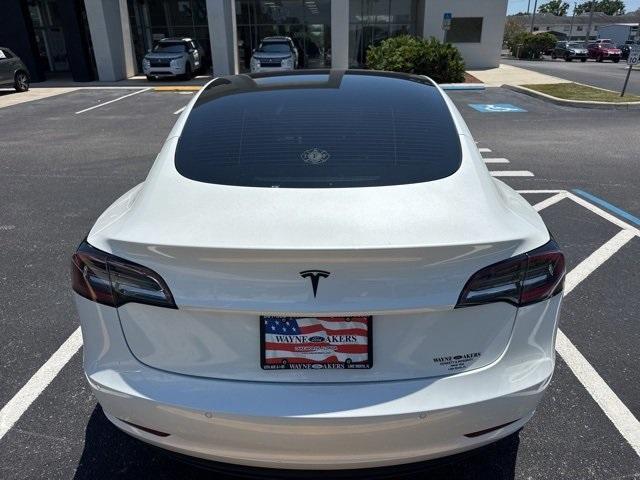 Photo of 2021 White Tesla Model 3