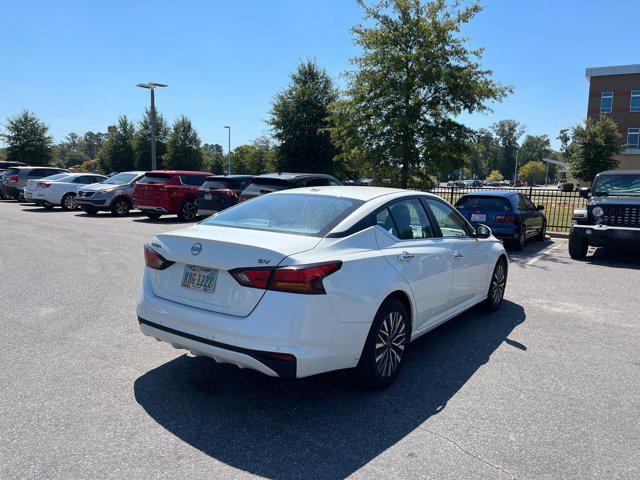 Photo of 2023 Pearl White Tricoat Nissan Altima