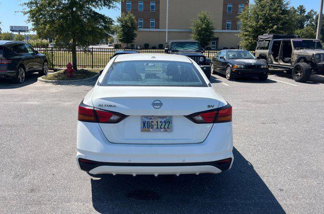 Photo of 2023 Pearl White Tricoat Nissan Altima