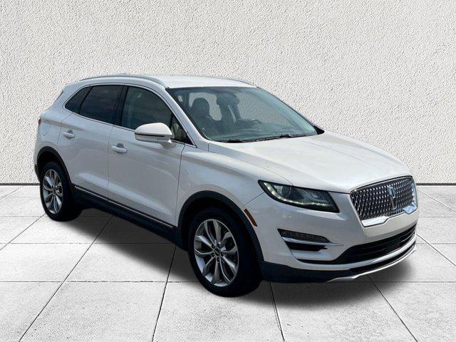 Photo of 2019 White Platinum Lincoln MKC