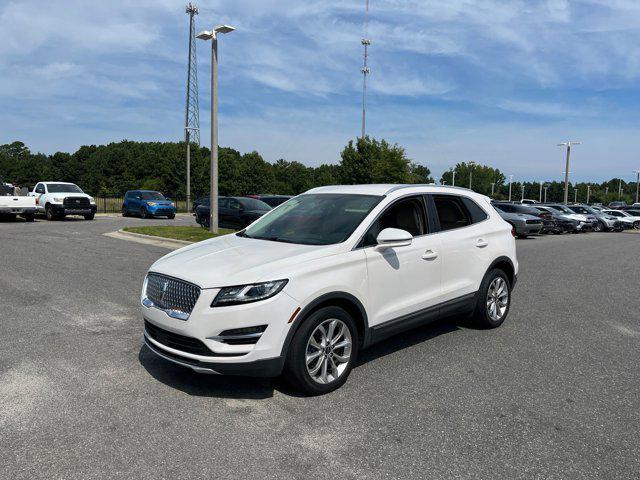 Photo of 2019 White Platinum Lincoln MKC
