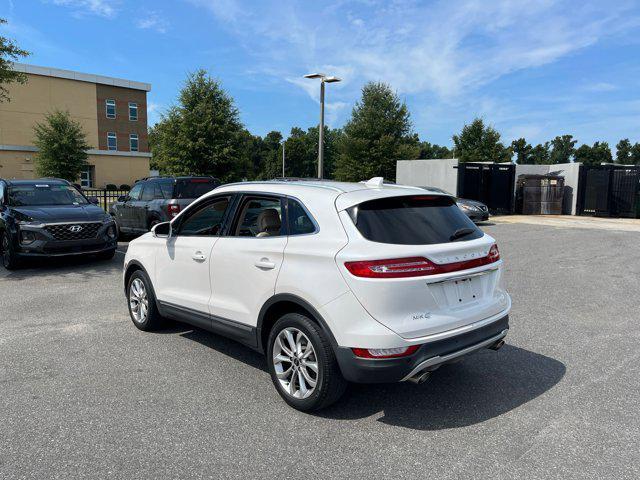 Photo of 2019 White Platinum Lincoln MKC