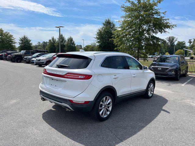 Photo of 2019 White Platinum Lincoln MKC