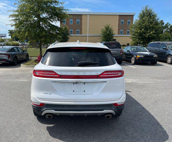 Photo of 2019 White Platinum Lincoln MKC