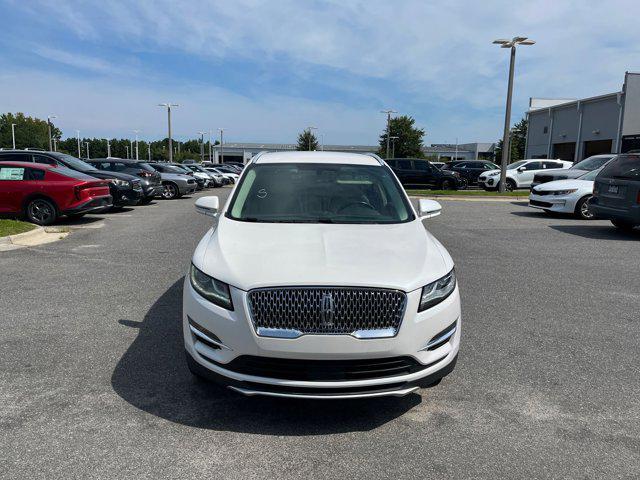 Photo of 2019 White Platinum Lincoln MKC