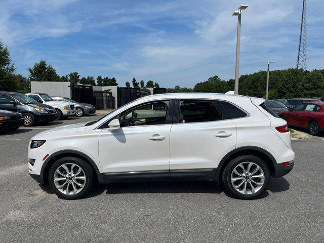 Photo of 2019 White Platinum Lincoln MKC