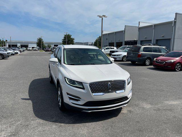 Photo of 2019 White Platinum Lincoln MKC