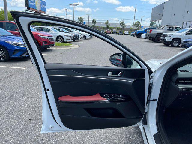 Photo of 2025 Snow White Pearl Kia K5