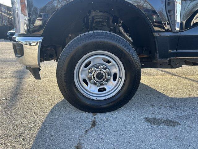 Photo of 2024 Agate Black Metallic Ford F-350
