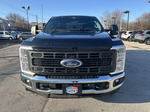 Photo of 2024 Agate Black Metallic Ford F-350