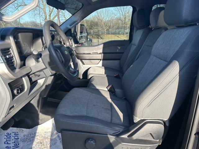 Photo of 2024 Agate Black Metallic Ford F-350