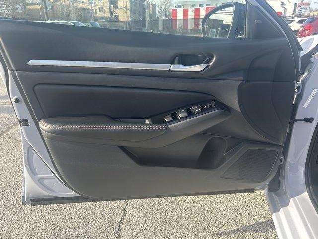 Photo of 2024 Gray Sky Pearl Nissan Altima